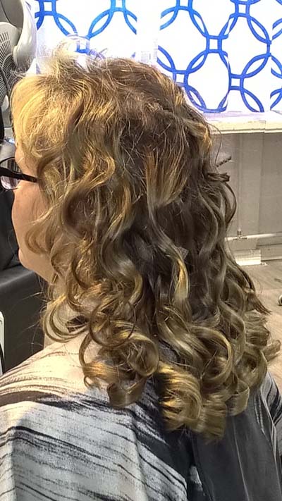Salon Rinassa tehty kampaus